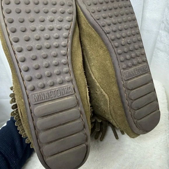 Minnetonka Women’s Soft Suede Double Fringe Side Zip Boot Olive Green Sz 9 - Picture 8 of 12